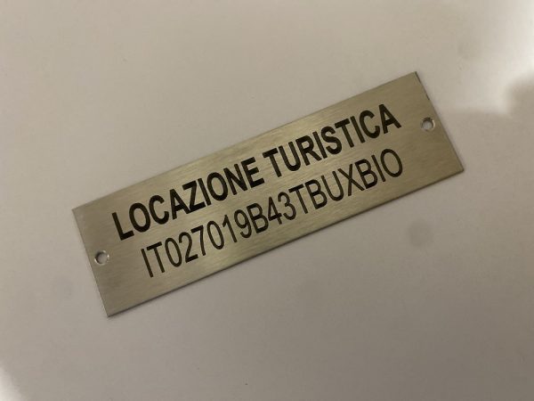 Targa CIN in Acciaio Grigio – Codice Identificativo Nazionale – Locazioni Turistiche (10×3) - immagine 3
