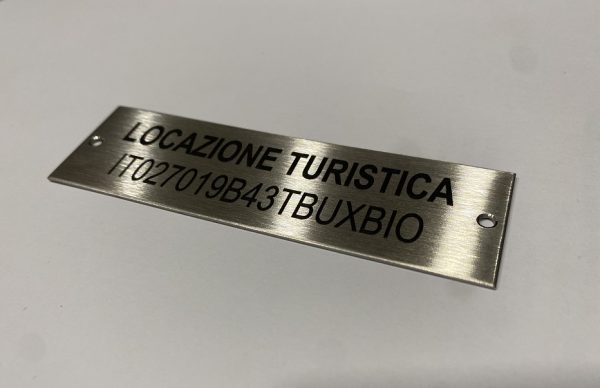 Targa CIN in Acciaio Grigio – Codice Identificativo Nazionale – Locazioni Turistiche (10×3)